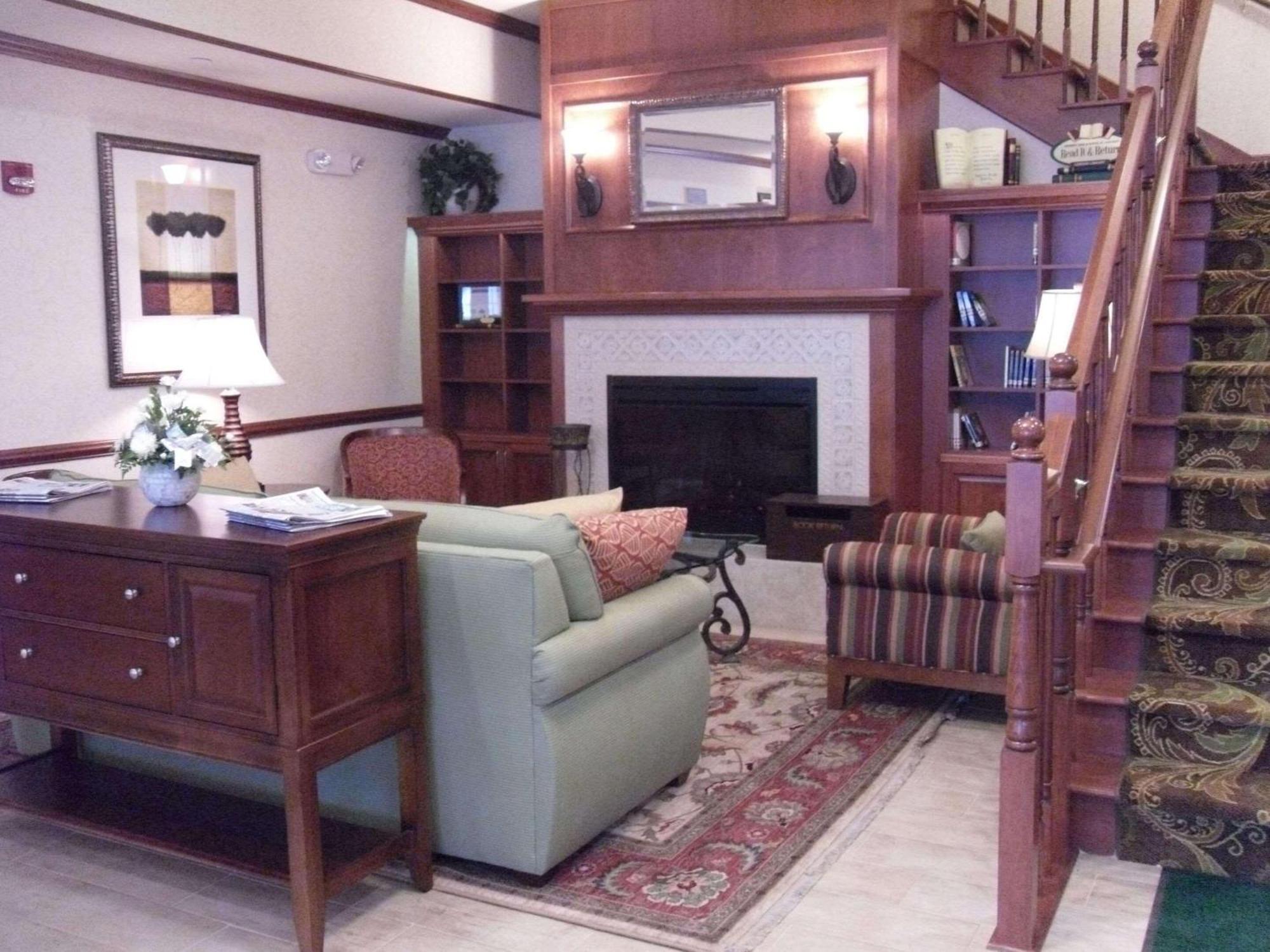 Hotel Country & By Radisson, At Meadowlands, Pa 3*