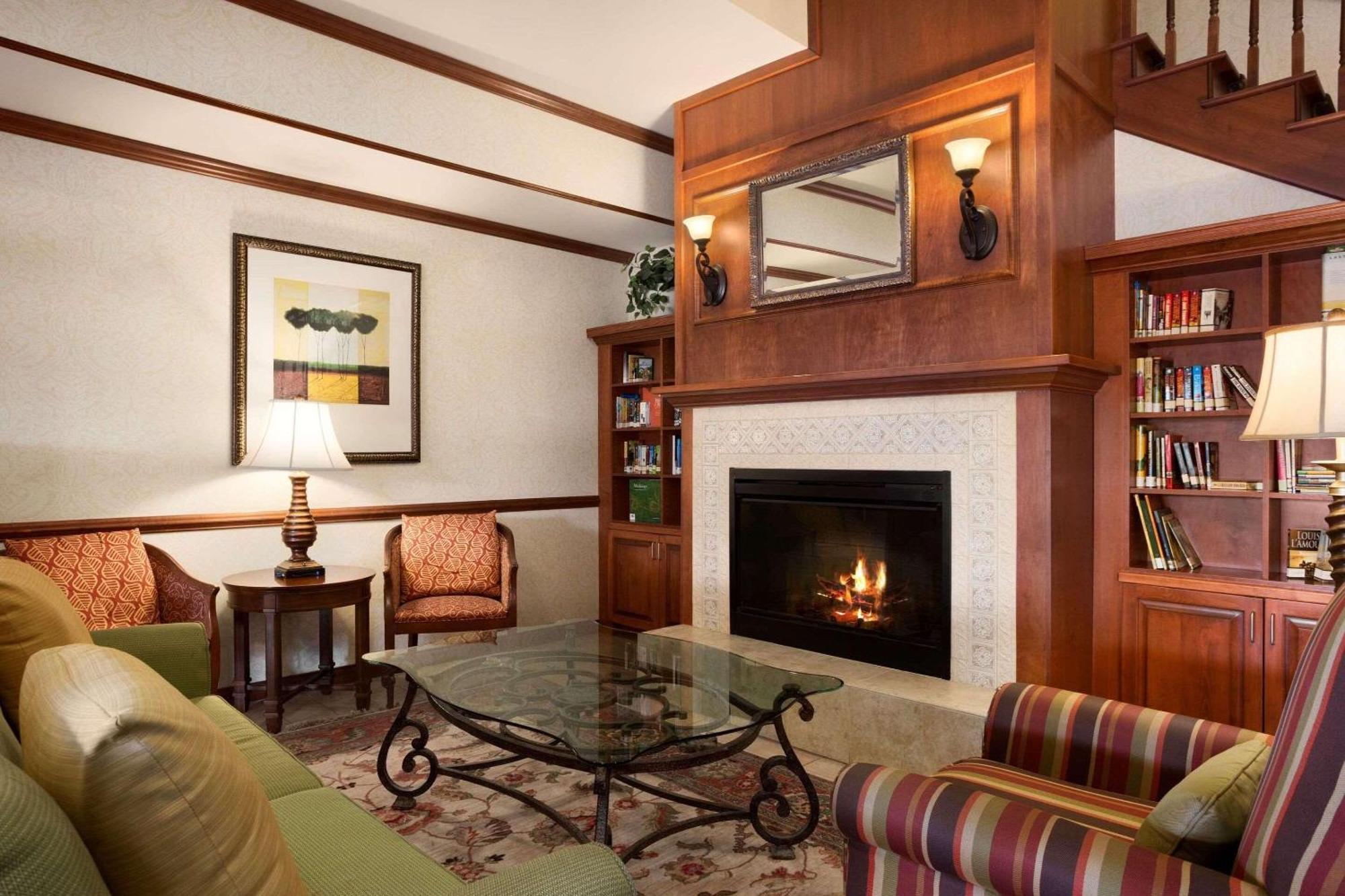 Hotel Country & By Radisson, At Meadowlands, Pa Washington