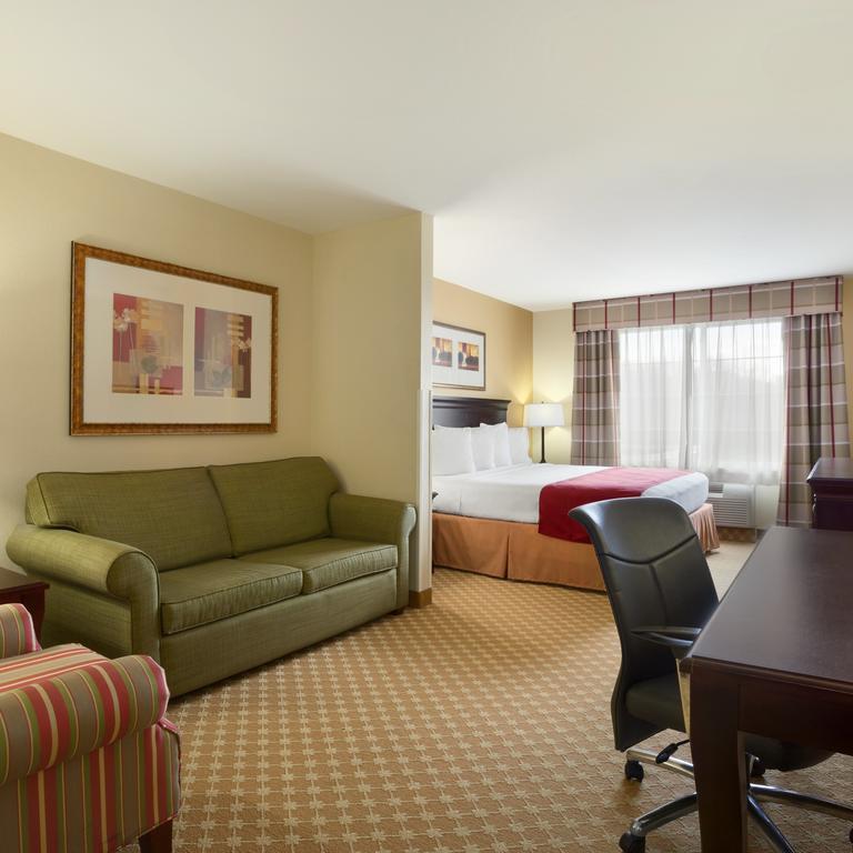 Hotel Country & By Radisson, At Meadowlands, Pa 3*